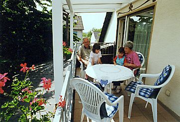 Der große überdachte Balkon